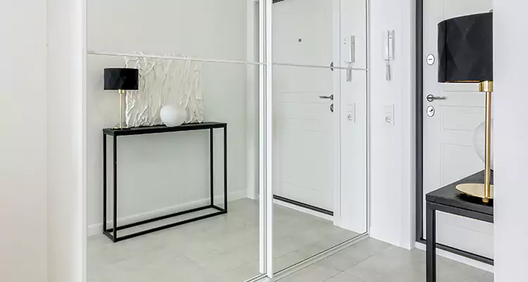 Mirrored Bifold Closet Doors Repair in Ocoee, FL