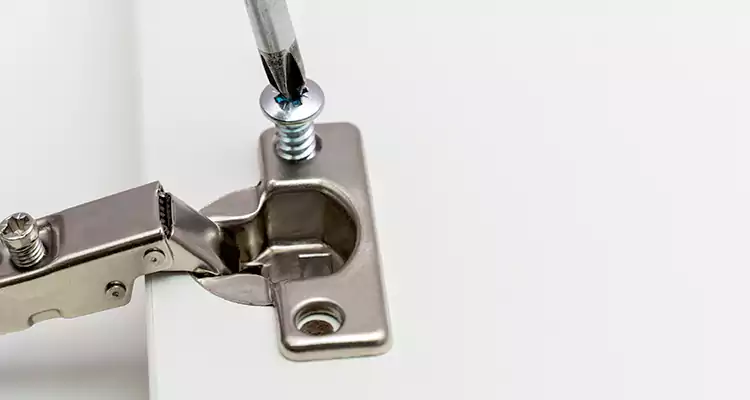 Screen Door Hinge Repair in Ocoee, FL