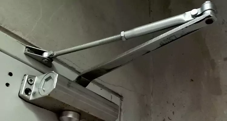 Door Closer Oil Leak Repair in Ocoee, FL