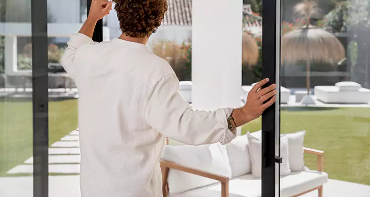 Sliding Screen Door Maintenance for Closing Issues in Ocoee, FL