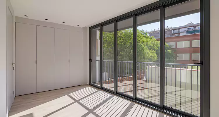 Fix Sliding Screen Door Track in Ocoee, FL